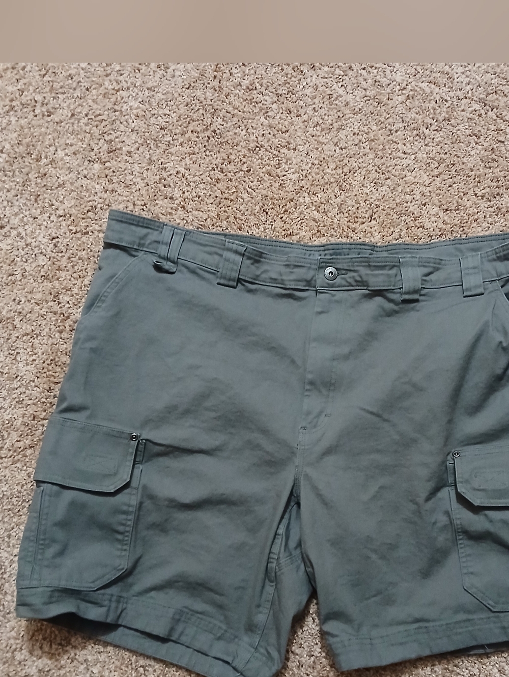 Duluth Trading Shorts Mens 46 in Gray Relaxed Fit Cargo Shorts Flex Fire Hose